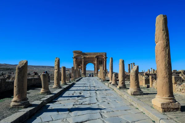 Cezayir 'deki Aures Dağları' ndaki Marciana Traiana Thamugadi olarak da bilinen Antik Roma şehri Timgad 'ın kalıntılarına bakın.