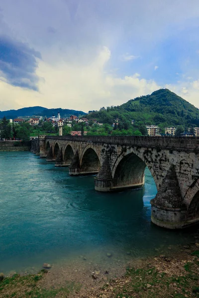 Vista Dia Chuvoso Para Histórica Ponte Mehmed Paa Sokolovi Viegrad — Fotografia de Stock