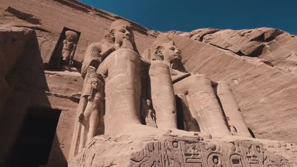 Abu Simbel Temple Main Entrance Statues — Stock video