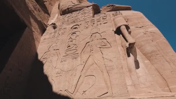 Abu Simbel Temple Main Entrance Statues — Stockvideo