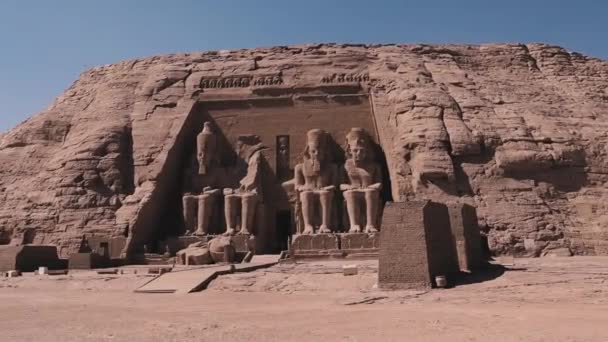 Abu Simbel Temple Main Entrance Statues — Stock Video