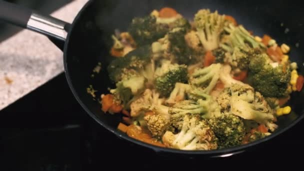 Λαχανικά Τηγανίζονται Τηγάνι Γουόκ — Αρχείο Βίντεο