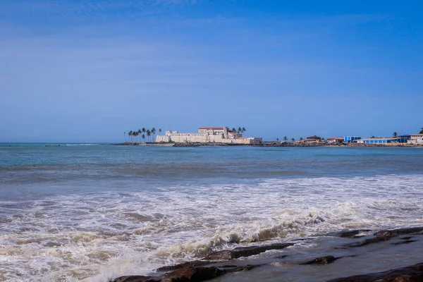 Άποψη Στο Cape Coast Slave Castle Από Την Ακτογραμμή Του — Φωτογραφία Αρχείου