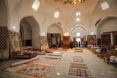 Buhara, Özbekistan 'da geleneksel el yapımı, Geometrik desenli halılar.
