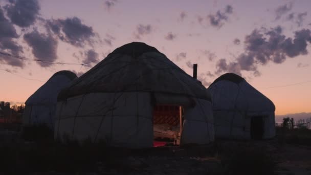 Campamento Yurtas Kirguís Tradicional Orilla Issyk Kul Kirguistán — Vídeo de stock