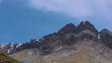 Kırgızistan 'daki Barskoon Geçidi' nin İnanılmaz Manzaraları