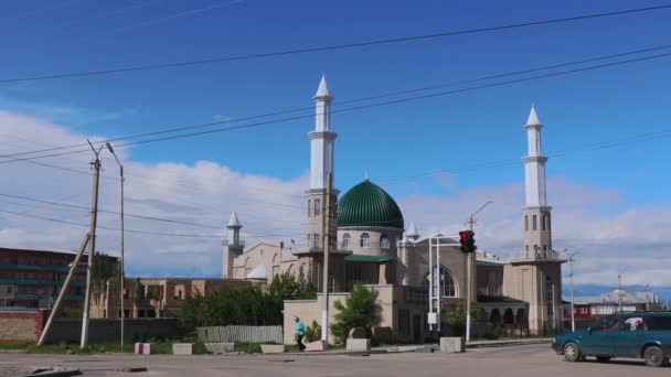 Kırgızistan Küçük Karakol Kasabasının Sokakları — Stok video