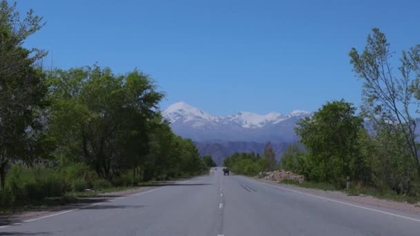 キルギスの山岳風景の中の道 — ストック動画