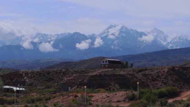 Ein Dorf Den Bergen Kirgisistans — Stockvideo