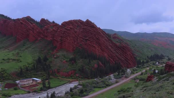 Kırgızistan Yağmurda Jety Oğuz Köyü Ndeki Kayalar — Stok video