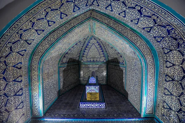 ウズベキスタンのヒヴァにあるパフラバン マフムード廟のカラフルな建物 — ストック写真
