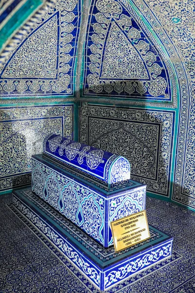 Özbekistan 'ın Khiva kentindeki Pahlavan Mahmud Anıtmezarının Renkli Binası