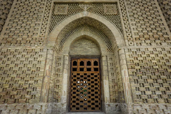 Samanidské Mauzoleum Odráží Zeleném Jezírku Středu Historického Města Buchara Uzbekistán — Stock fotografie