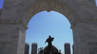 Kazak Halk Anıtı Nursultan 'ın merkezinde, Kazakistan