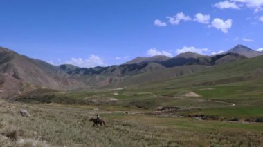 Dağlar ve Kırgızistan 'ın Doğal Manzaraları