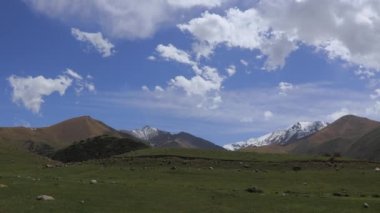 Dağlar ve Kırgızistan 'ın Doğal Manzaraları