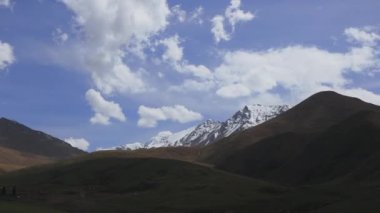 Dağlar ve Kırgızistan 'ın Doğal Manzaraları