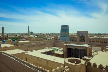 Özbekistan 'ın başkenti Khiva' daki tuğla duvarlarla çevrili Panoramik Görünüm