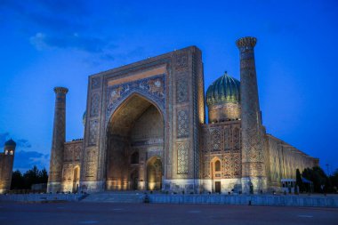 Semerkant, Özbekistan 'daki Vurgulanmış Sicil Meydanı Akşam Panoramik Görünümü