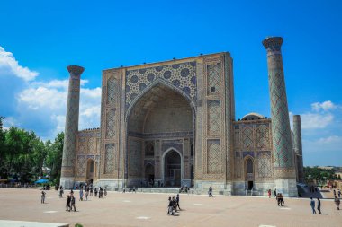 Semerkant, Özbekistan 'da, Güneş ışığı altında, Registan Meydanı' na Panoramik Görünüm