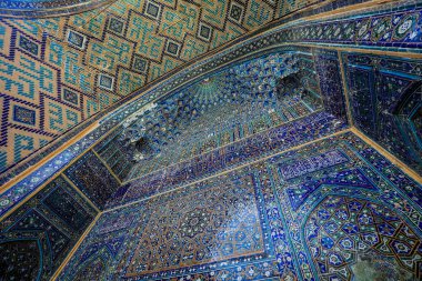Özbekistan, Semerkant 'taki Registan Meydanı' nda Madrasa 'nın Doğulu Renkli Detayları