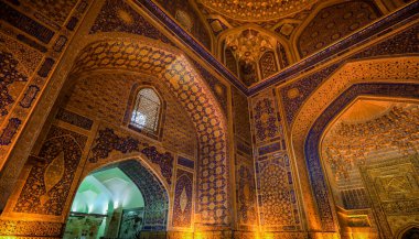 Özbekistan, Semerkant 'taki Registan Meydanı' nda Madrasa 'nın Doğulu Renkli Detayları