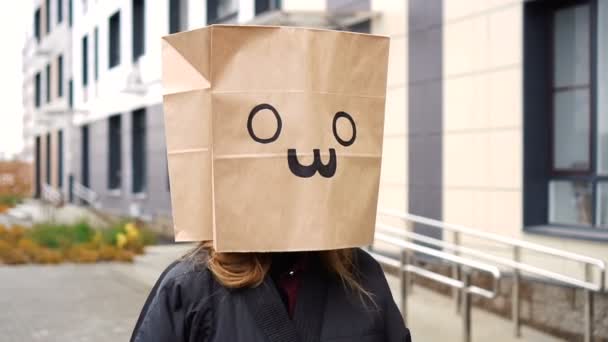 Woman in cat ecological paper bag on head — Stock Video