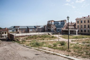Rusya 'nın taşrasındaki eski bina açık havada yakın plan taştan yapılmış. 