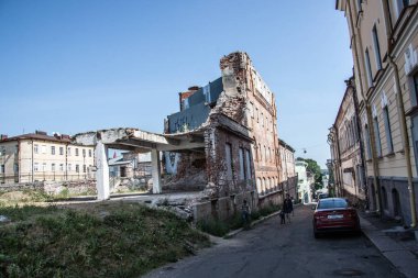Rusya 'nın taşrasındaki eski bina açık havada yakın plan taştan yapılmış. 