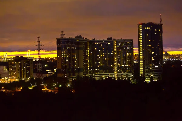 Puesta Sol Sobre Nuevos Edificios Las Afueras Ciudad — Foto de Stock