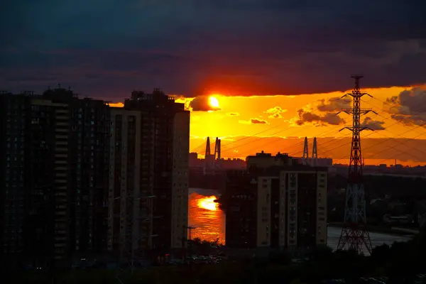 Západ Slunce Nad Novými Budovami Okraji Města — Stock fotografie