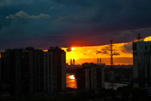 Západ Slunce Nad Novými Budovami Okraji Města — Stock fotografie