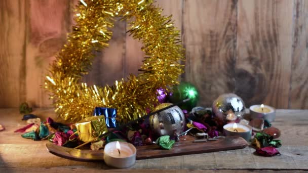 Decorações Natal Vara Incenso Fumaça Mesa Madeira Sentimentos Românticos — Vídeo de Stock