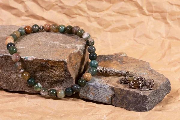 Kuran 'dan resimler, İslam' ın kutsal kitabı. Kuran ve İslam tespihi