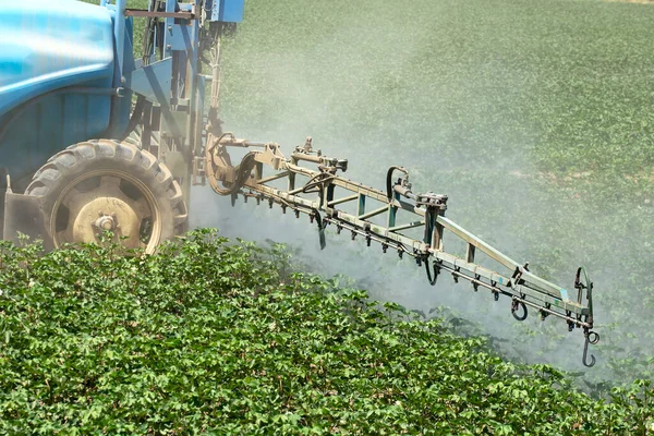 Tractor Sprays Crops Field Images De Stock Libres De Droits