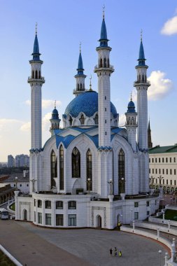 Gün batımında Kazan Kremlin 'deki Kul Şerif Camii' nin manzarası. Kazan şehri, Tataristan Cumhuriyeti, Rusya Federasyonu