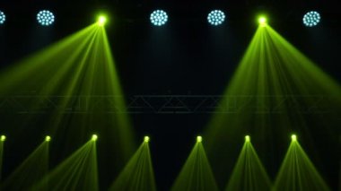 Işıklı bedava sahne. Sahne aydınlatma arka planı. Konser ışığı.