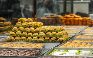 Tezgahta Türk tatlıları