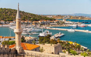 Cesme 'nin şehir manzarası