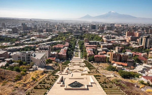 アルメニアの首都エレバンの街 空中風景 — ストック写真