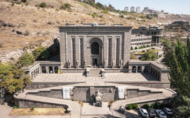 Ermenistan, Erivan, Eylül 2022 - Matenadaran 'ın havadan görünüşü. Erivan 'daki Bilimsel Araştırma Enstitüsü.