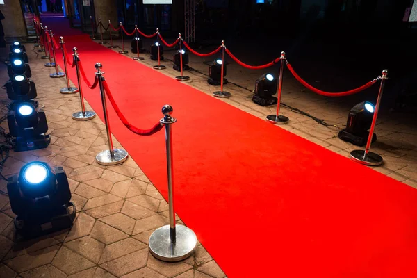 Roter Teppich Mit Absperrungen Und Roten Seilen — Stockfoto