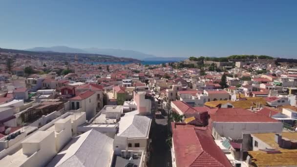空中展望。クレタ島のレティムノ町。古い狭い通りとかわいい小さな家. — ストック動画