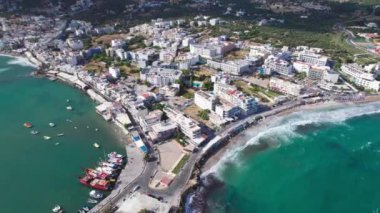 Hava görüntüsü. Yunanistan 'daki Girit Adası çok turistik bir yerdir. Akdeniz kıyısındaki Hersonissos kasabası.