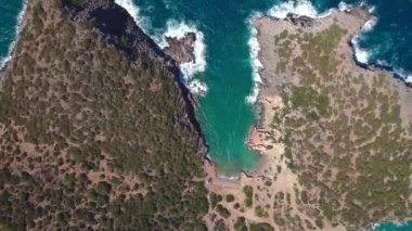 Hava görüntüsü. Çarpıcı deniz manzarası. Akdeniz ve Yunanistan 'ın Girit adası yazın.