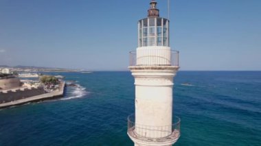 Hava görüntüsü. Chania şehrindeki eski deniz feneri. Girit 'te Venedik Mirası.