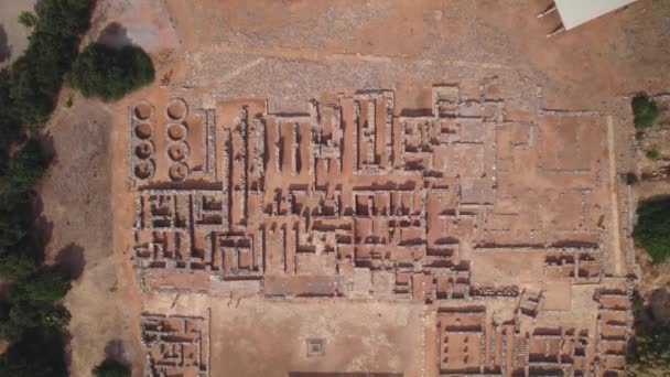 Luchtfoto 's. Archeologische site van de oude Minoïsche beschaving. De ruïnes van het Minoïsche paleis liggen niet ver van de stad Malia op Kreta. — Stockvideo