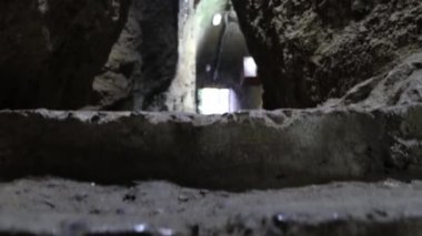 Eski Mısır şehrinde terk edilmiş eski cenaze mezarları