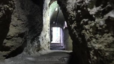 Tünelin sonundaki ışık. Bir çıkış yolu bulmaya çalışıyorum.. 