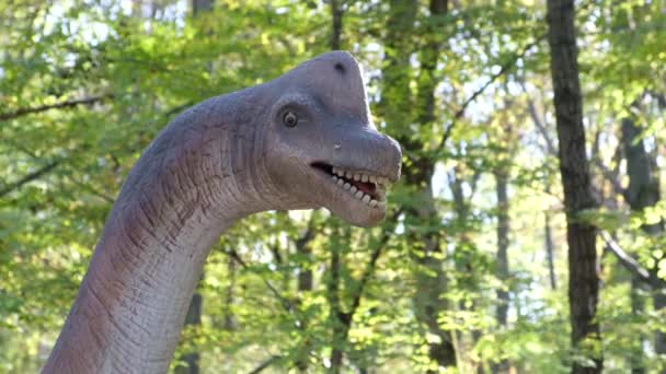 Парк Юрського періоду. Рухливі моделі динозаврів. — стокове відео